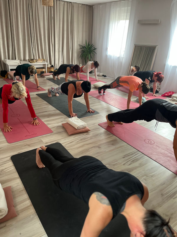 Yogagruppe von Katrin Leutbecher Massageklang - Yogaretreat an der polnischen Ostseeküste im Domsolino